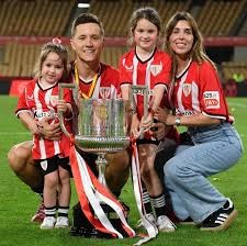 中甲冠军辽宁铁人队在沈阳故宫拍全家福：致敬历史，开启未来