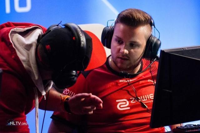 充满悬念和 充满悬念和